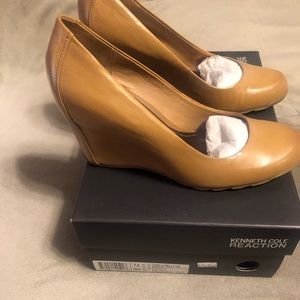 Kenneth Cole Reaction Wedge